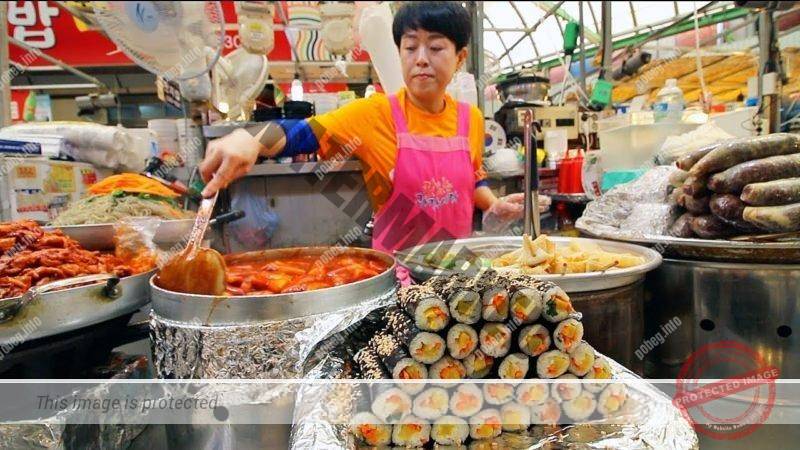 Уличная еда на рынке в Корее