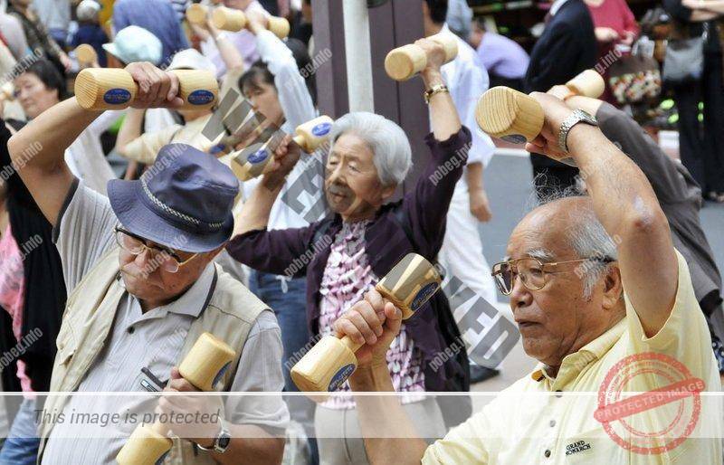 Японские долгожители занимаются гиманстикой