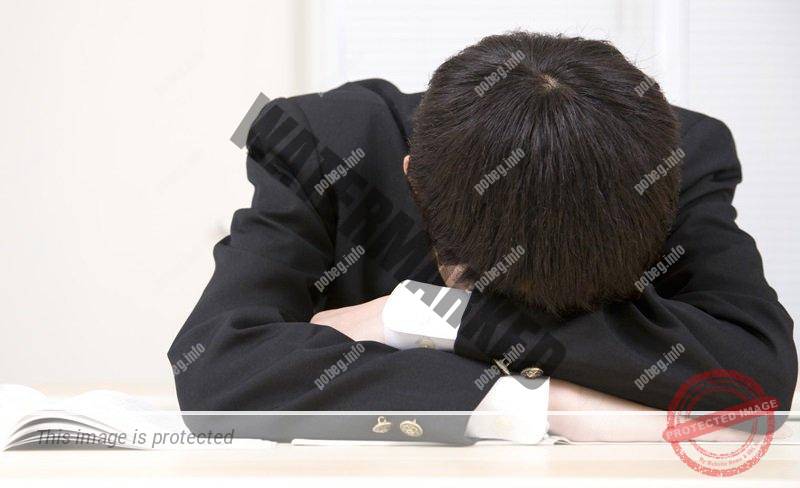 Японский школьник спит на уроке
